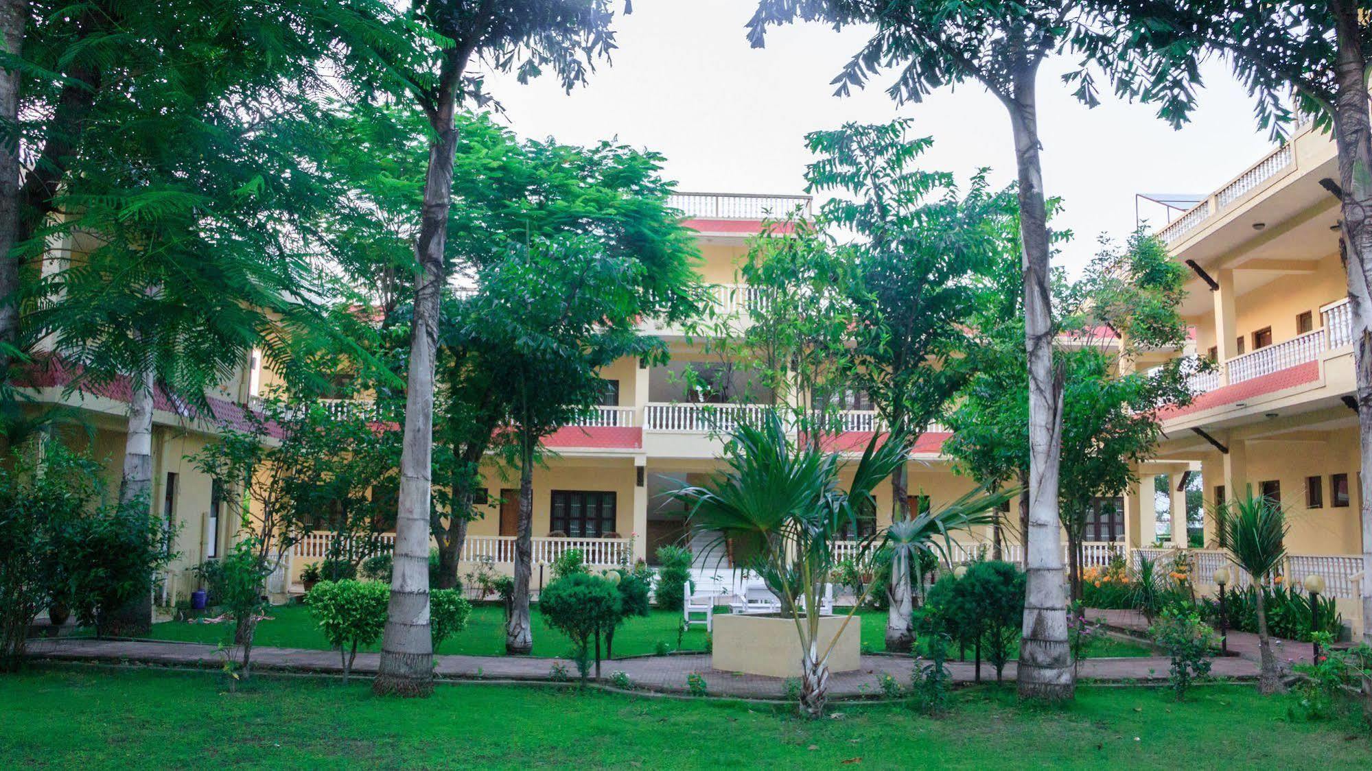 Hotel Rainforest โซราฮา ภายนอก รูปภาพ