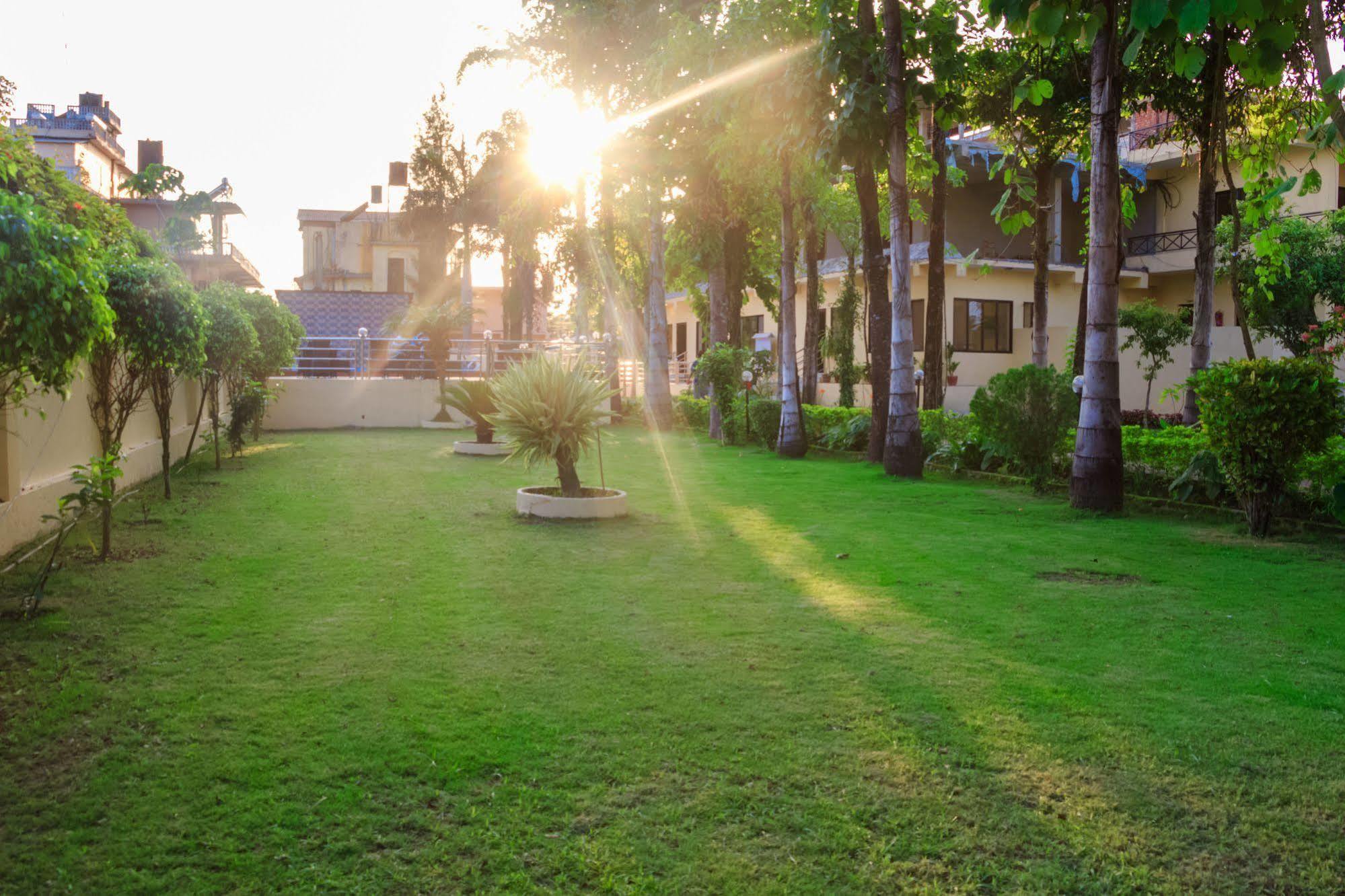 Hotel Rainforest โซราฮา ภายนอก รูปภาพ